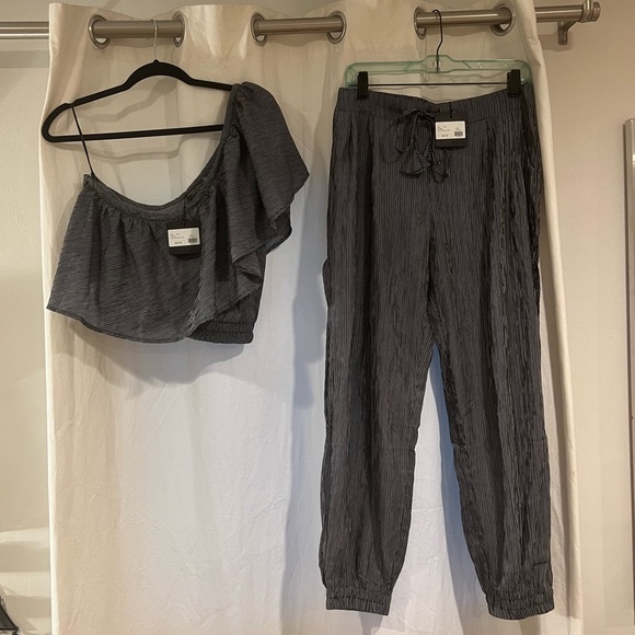 Dress Forum Tops - Matching Crop-Top & Harem Pants Two-Piece Set WITH TAGS
